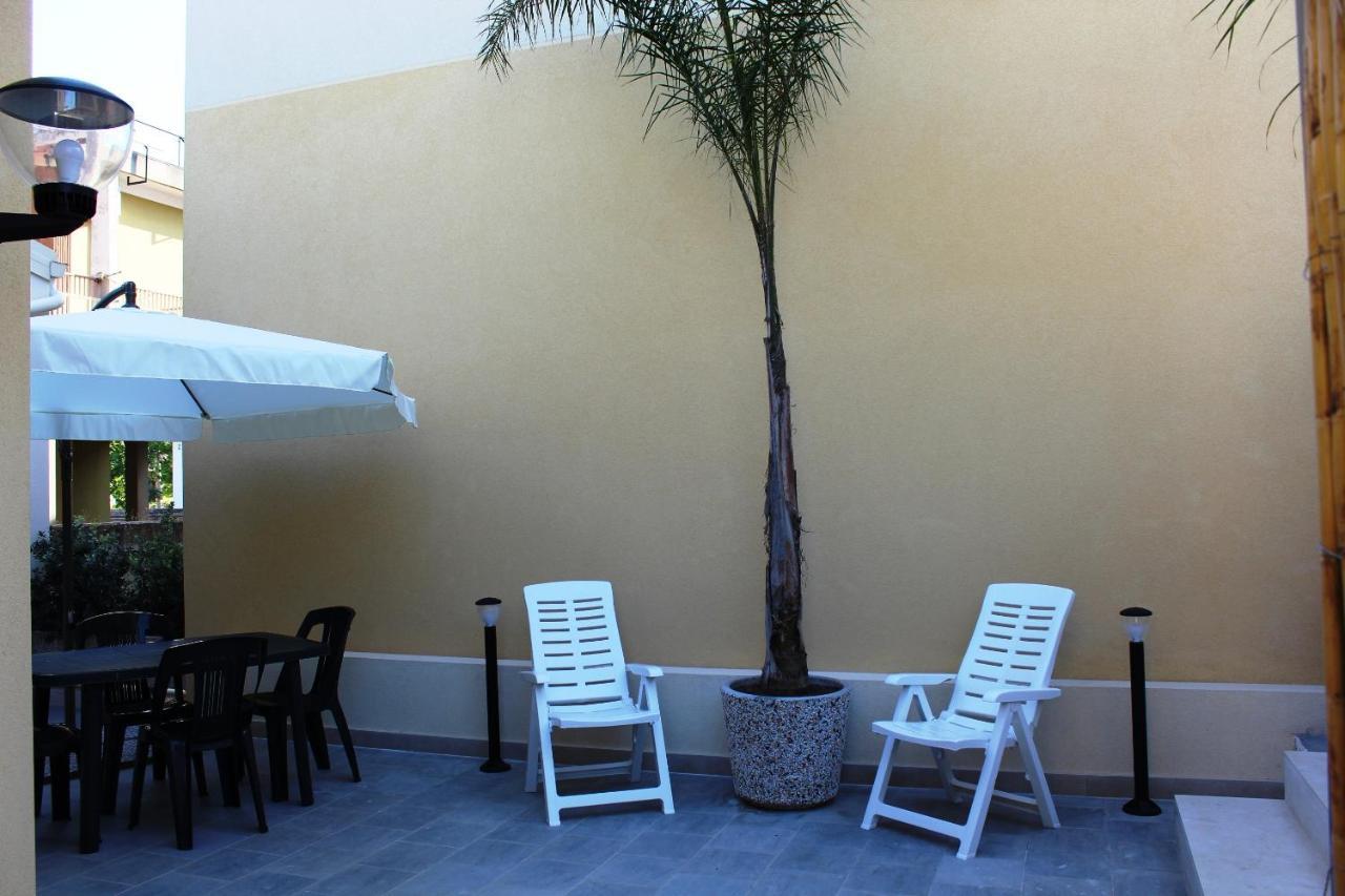 Re Sole La Dependance - Casa Vacanza V E N E R E Avola Exterior foto