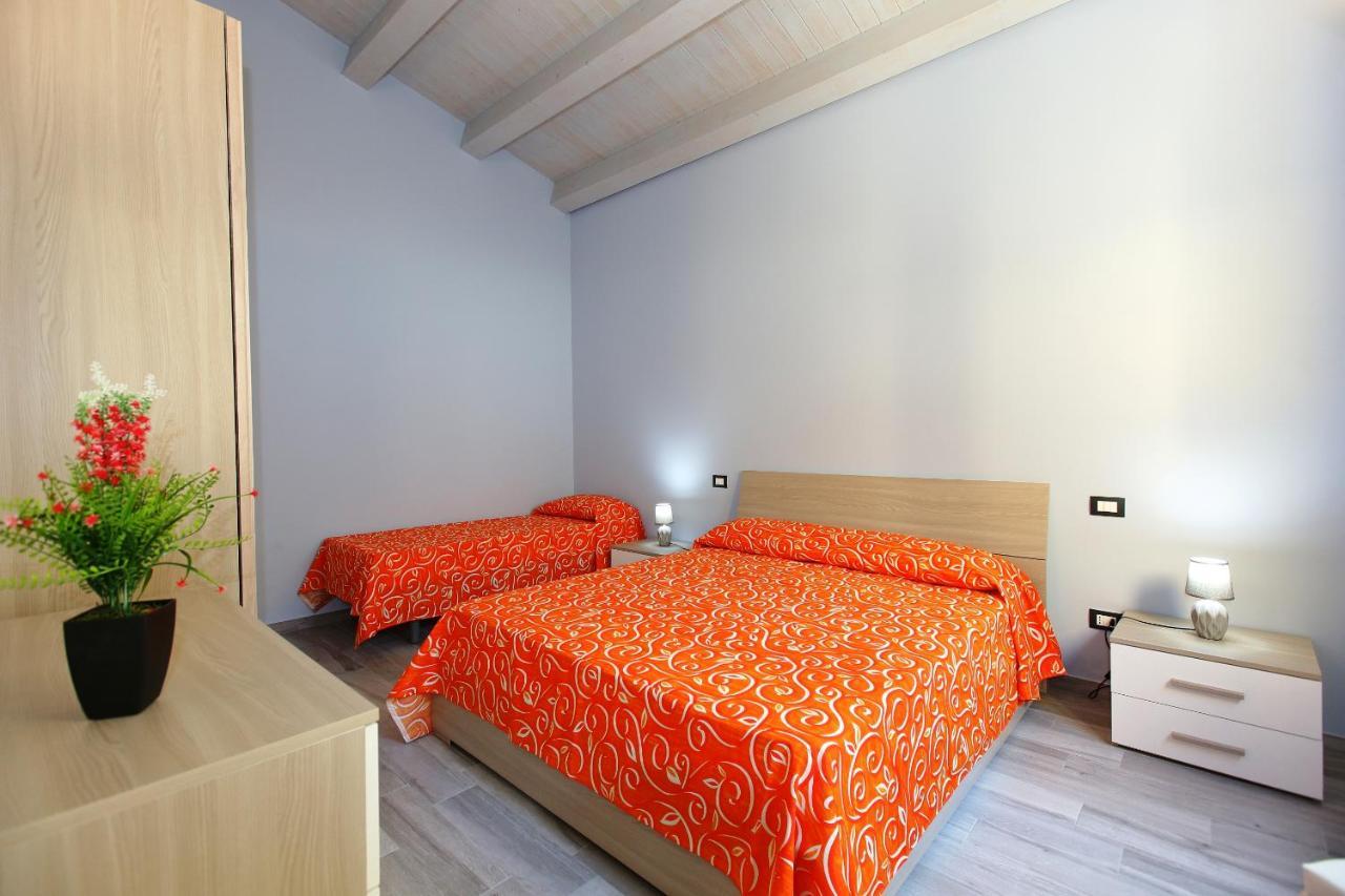 Re Sole La Dependance - Casa Vacanza V E N E R E Avola Exterior foto